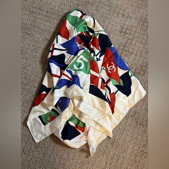 AUTH CHANEL FLAG SCARF- 100% silk - Picture 4 of 6